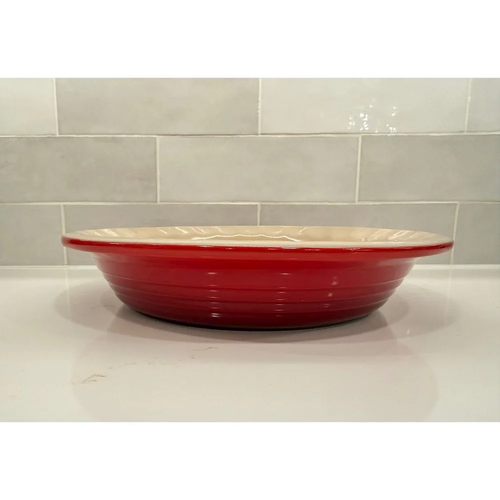 Le Creuset Stoneware Heritage Scalloped Pie Dish 9 Inch Cherry Red 14-41